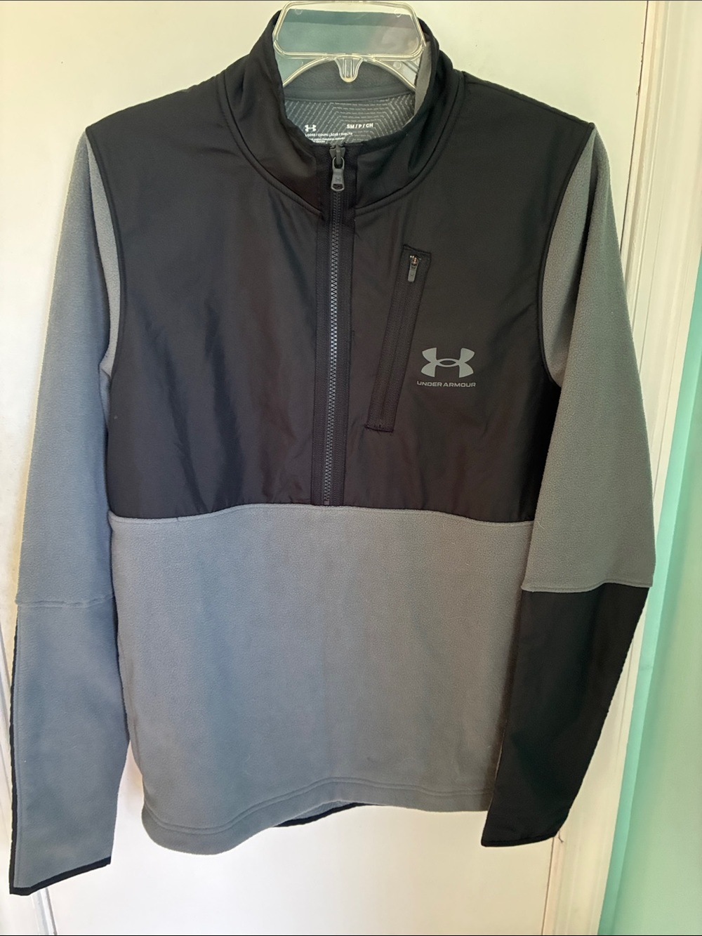 Under Armour Infared Black & Gray Half-Zip Lightweight Pullover NWT